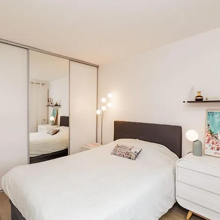 Апартаменты Nice T2 At 2 Steps From The Buttes Chaumont Park Париж