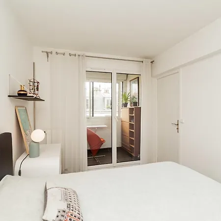 Апартаменты Nice T2 At 2 Steps From The Buttes Chaumont Park Париж