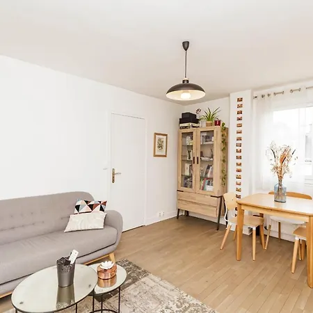 Апартаменты Nice T2 At 2 Steps From The Buttes Chaumont Park