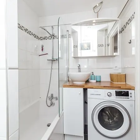 Nice T2 At 2 Steps From The Buttes Chaumont Park *